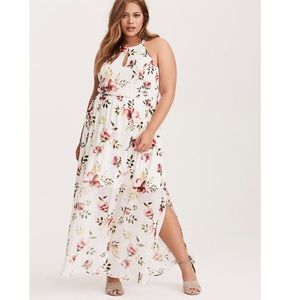 TORRID WHITE FLORAL KEYHOLE CUTAWAY MAXI DRESS
